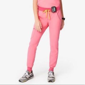 NWT Women’s Figs neon pink set